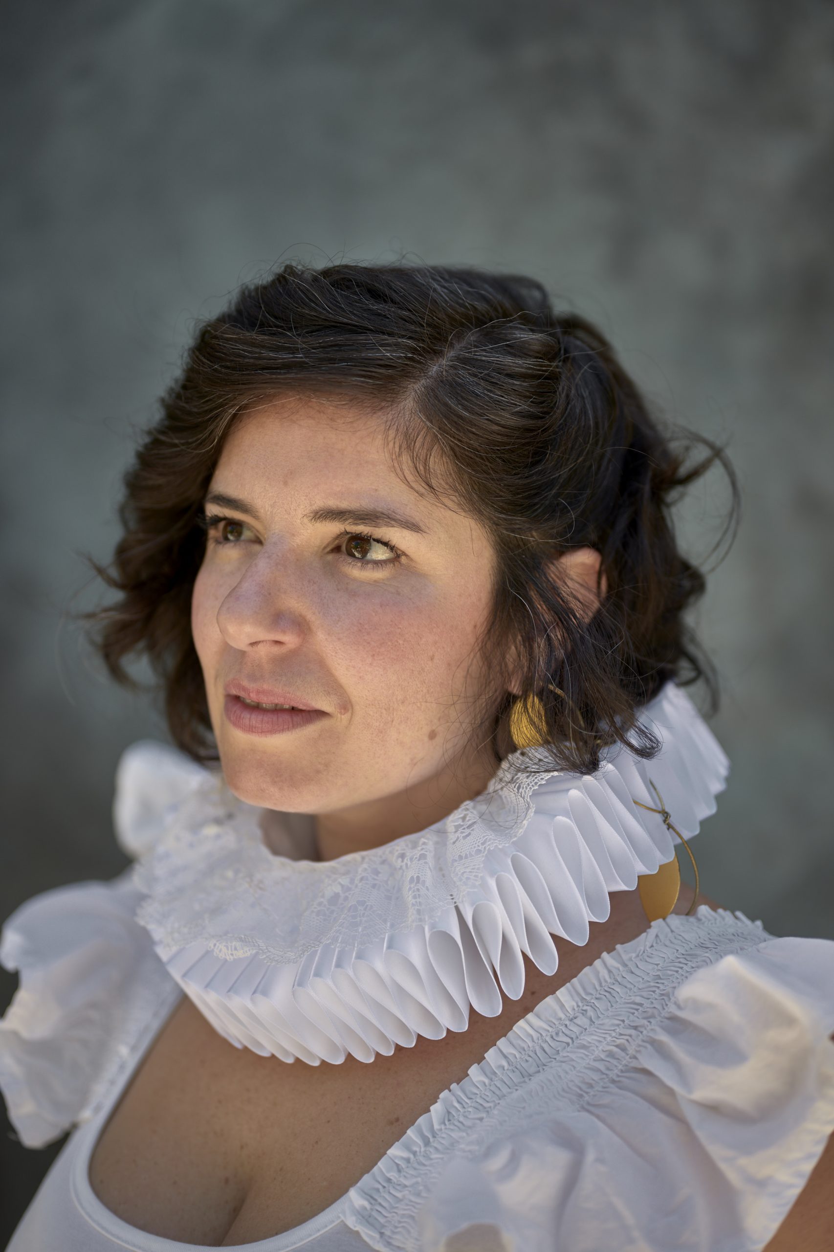 Image of a woman wearing a ruff