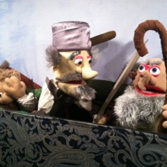 Two puppets speaking